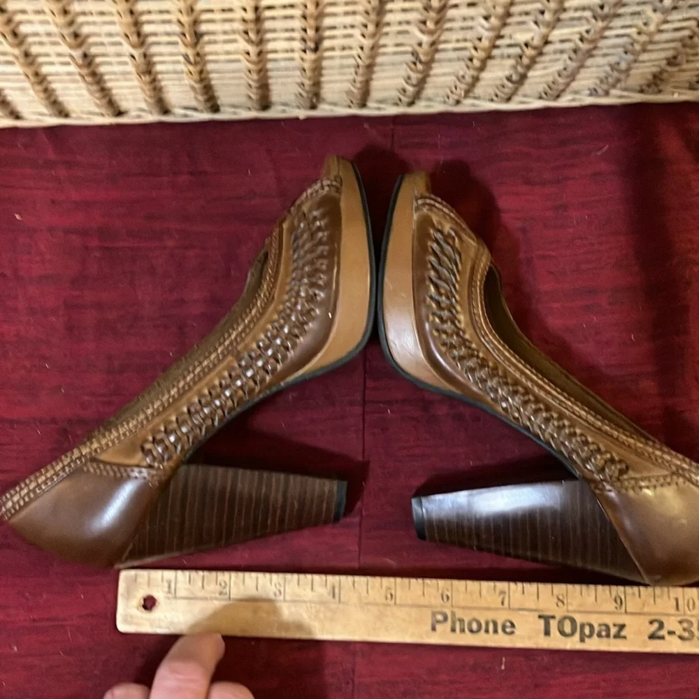 American eagle 4” heel open tie basket weave shoes